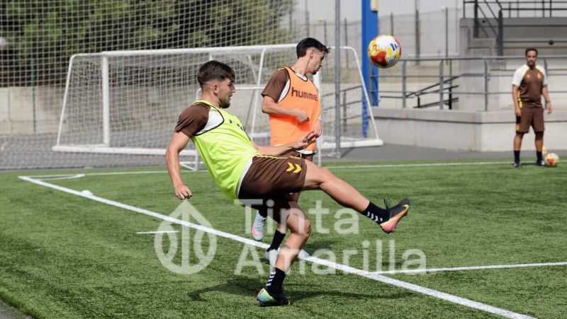 Fotos: El filial se prepara para recibir a un rival con portería intacta