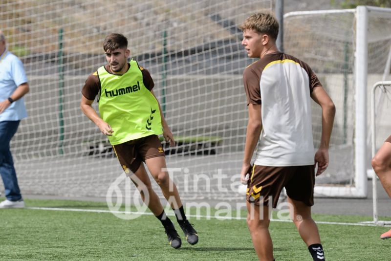 Fotos: El filial se prepara para recibir a un rival con portería intacta