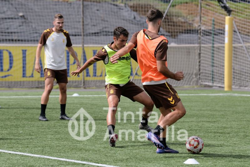 Fotos: El filial se prepara para recibir a un rival con portería intacta