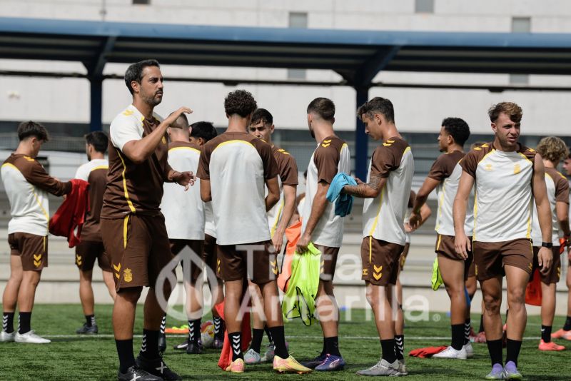 Fotos: El filial se prepara para recibir a un rival con portería intacta