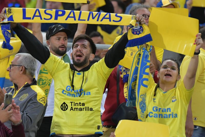 La UD Las Palmas supera la barrera de los 8.000 carnés renovados