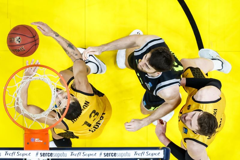 73-76: El Granca supera la reacción del colista y cumple con sus deberes