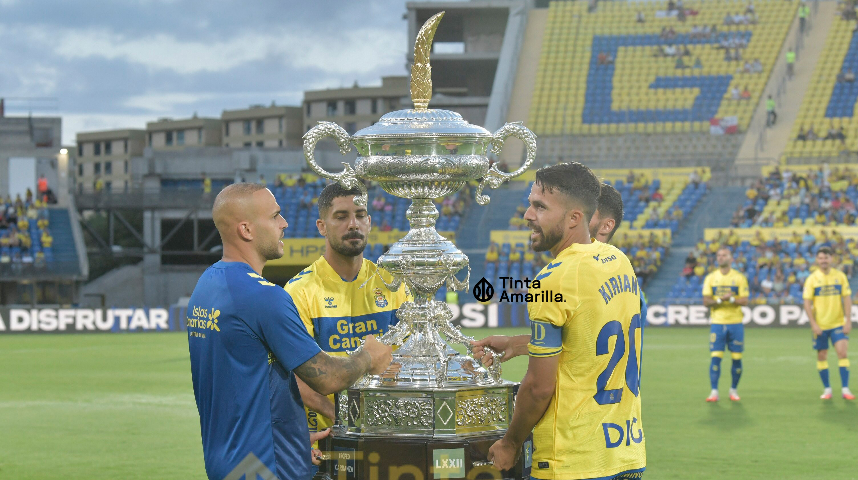 La UD opta a firmar en Cádiz un 'triple' en el mismo año natural