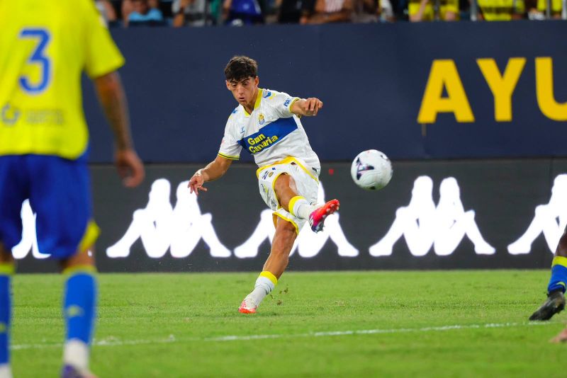 La Tele Canaria ofrecerá partidos de Liga de la UD Las Palmas y CD Tenerife