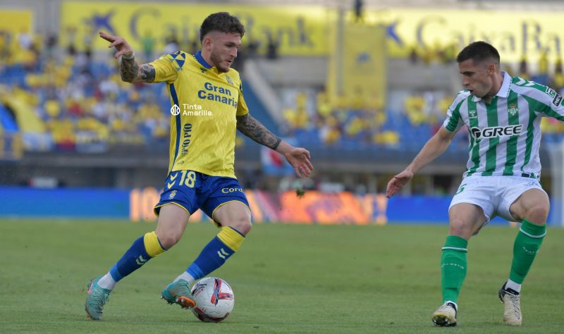 Viti Rozada enseña pinturas de guerra, a falta de fantasía