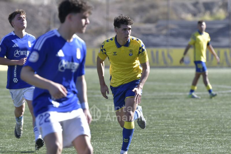 4-0: Las Palmas le responde al Oviedo con festival de fútbol y goles