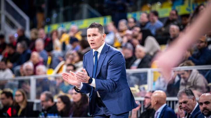 Lakovic habla sobre el debut de Robertson y la ausencia de Angola