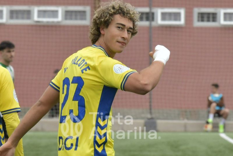 1-2: El filial de la UD da un disgusto pese a su temprano gol y la roja de Bianco