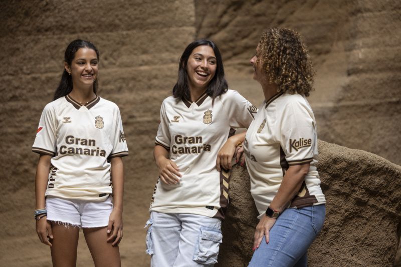 La UD presenta su tercera equipación de 2025-26