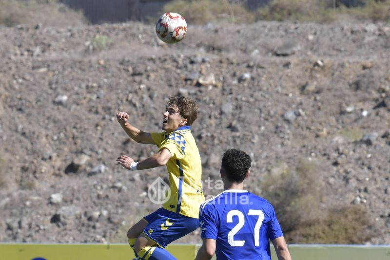 4-0: Las Palmas le responde al Oviedo con festival de fútbol y goles