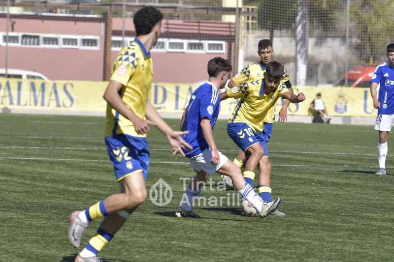 4-0: Las Palmas le responde al Oviedo con festival de fútbol y goles