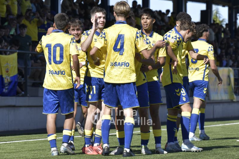 4-0: Las Palmas le responde al Oviedo con festival de fútbol y goles