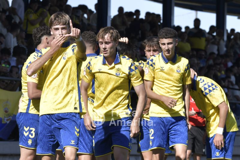 4-0: Las Palmas le responde al Oviedo con festival de fútbol y goles