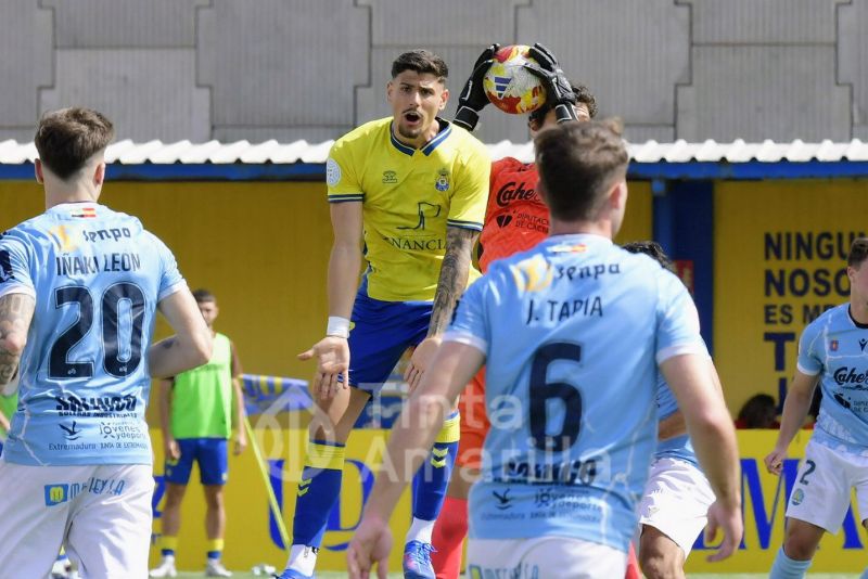 1-1: Las Palmas Atlético provoca un dolor de cabeza al aspirante CD Coria