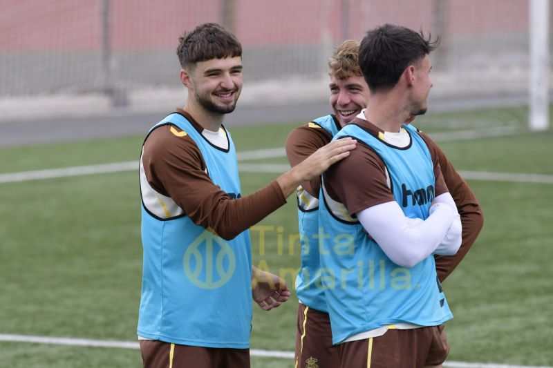 Fotos: El filial de la UD, centrado en el Getafe B