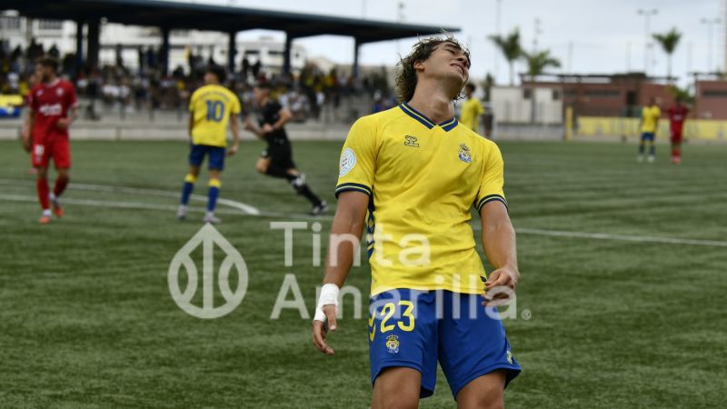 1-2: Las Palmas Atlético malogra la magia de un gol de Elías
