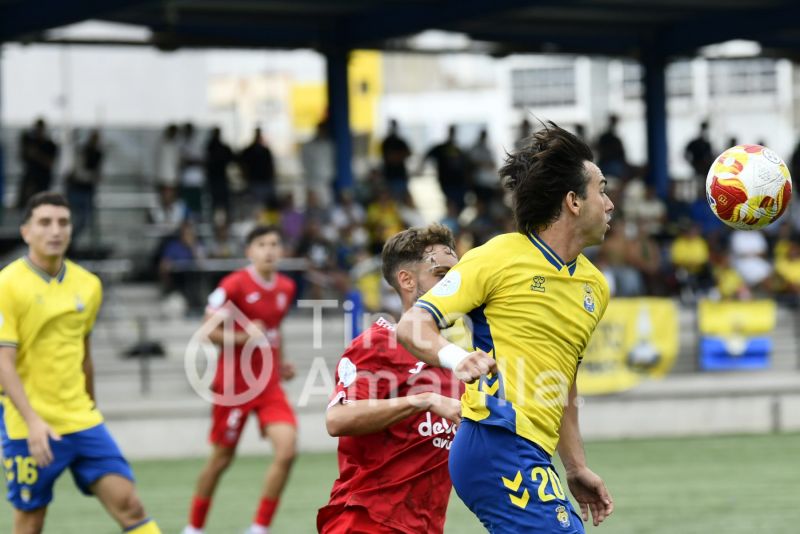 1-2: Las Palmas Atlético malogra la magia de un gol de Elías