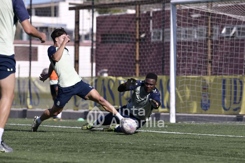 Fotos: Las Palmas C pone rumbo a Valleseco