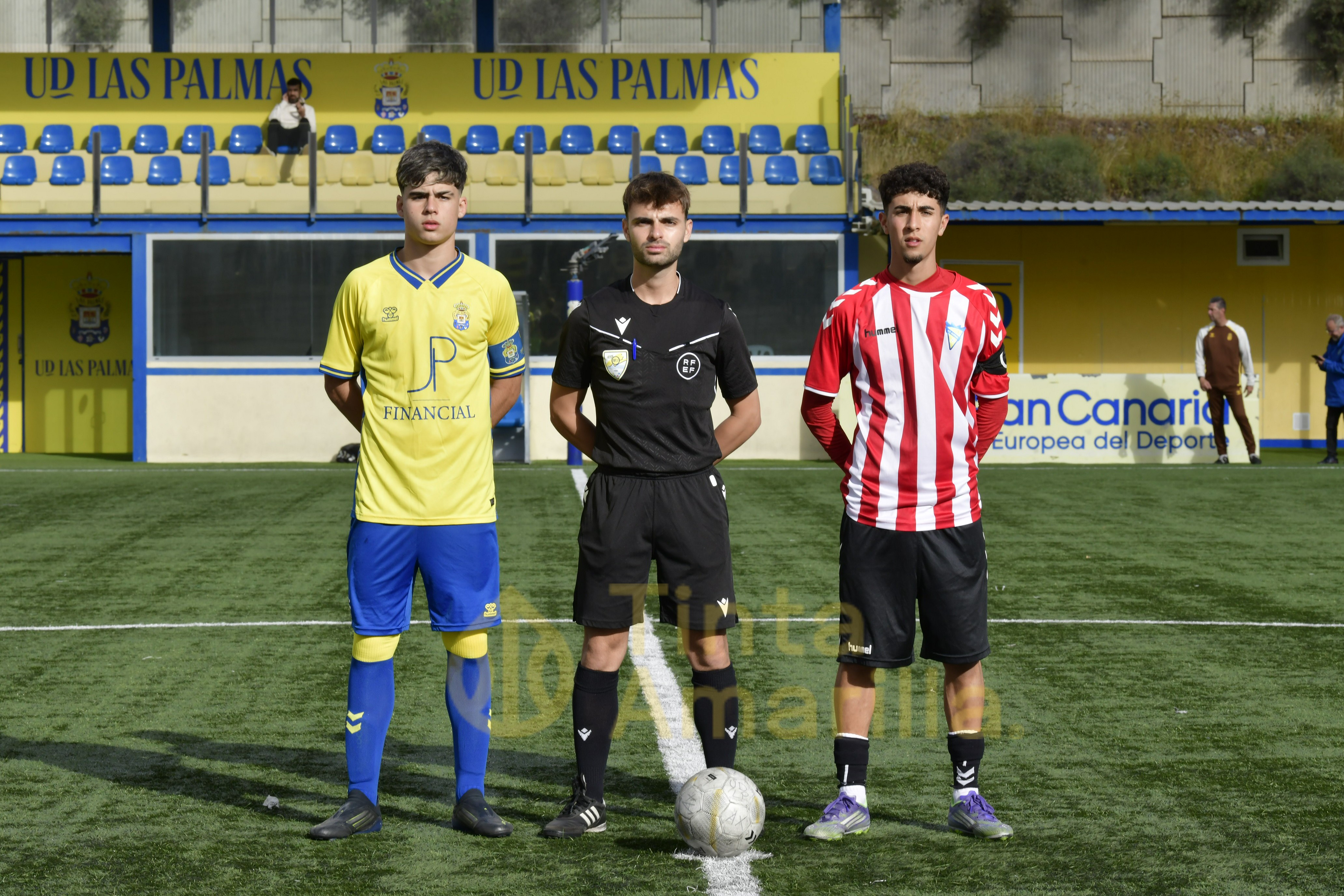 Fotos: El juvenil C de la UD ya tiene a tiro el título de su Liga