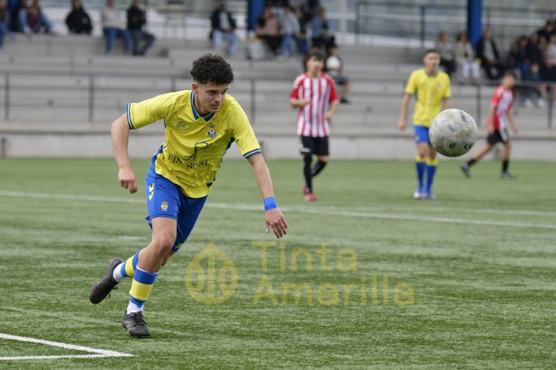 Fotos: El juvenil C de la UD ya tiene a tiro el título de su Liga