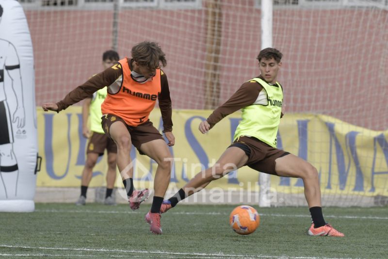 Fotos: Las Palmas C ya mira hacia el Juan Guedes