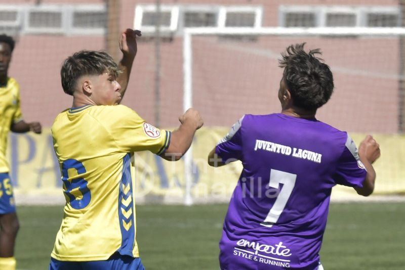Fotos: El juvenil de la UD se las ingenia para mantener el liderato (3-0)