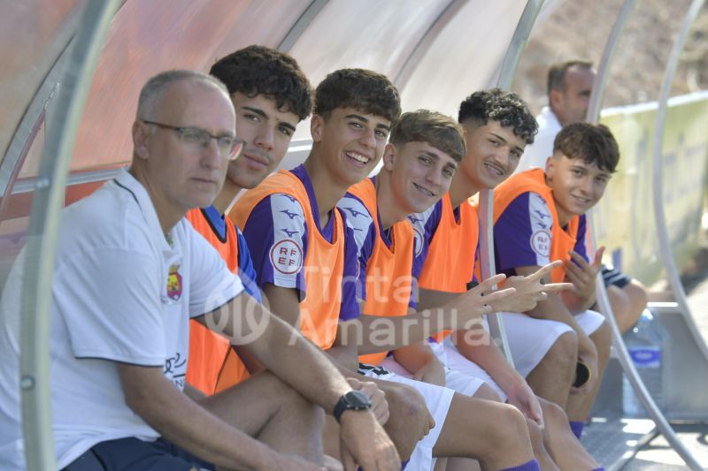 Fotos: El juvenil de la UD se las ingenia para mantener el liderato (3-0)