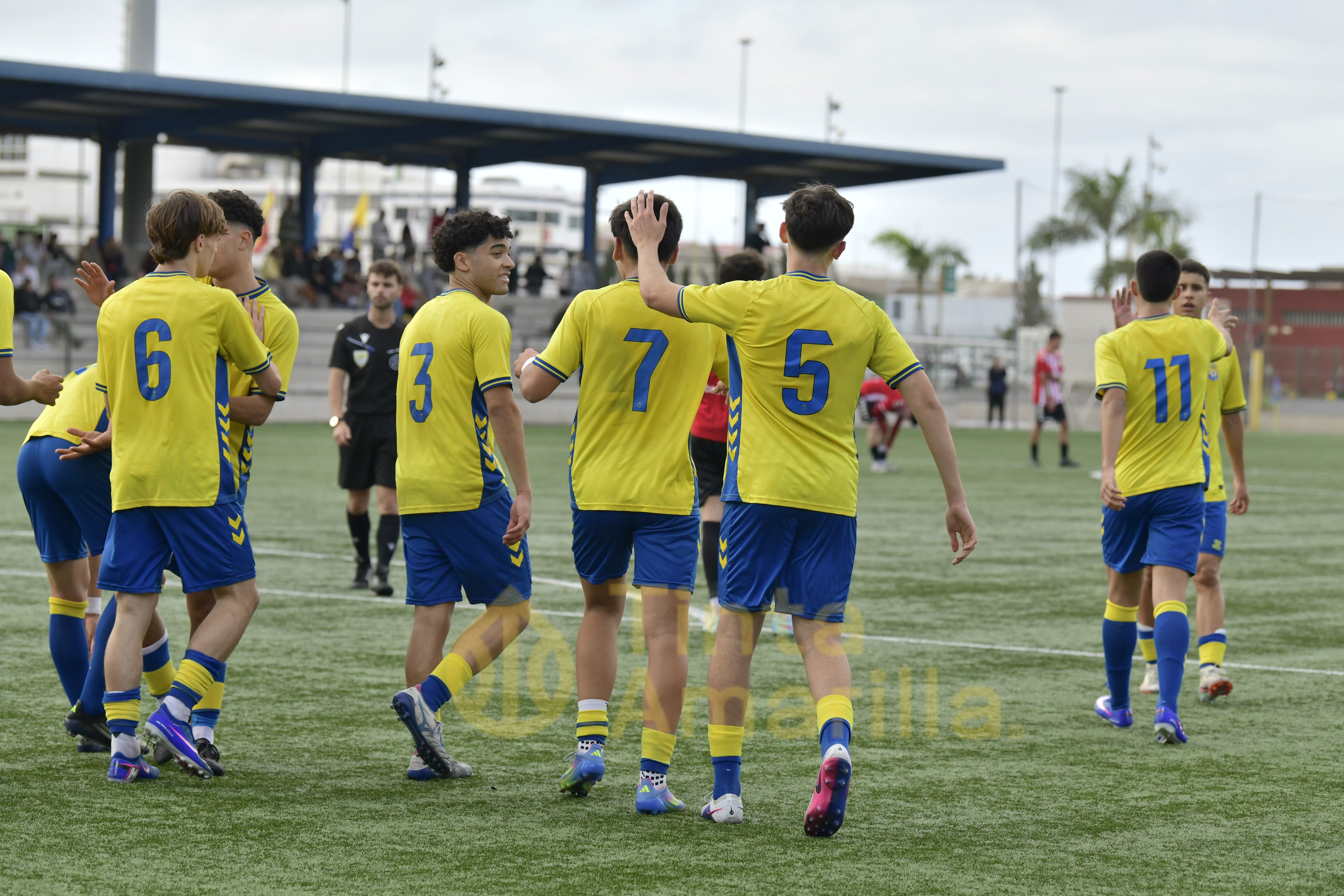Fotos: El juvenil C de la UD ya tiene a tiro el título de su Liga