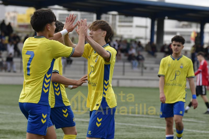 Fotos: El juvenil C de la UD ya tiene a tiro el título de su Liga