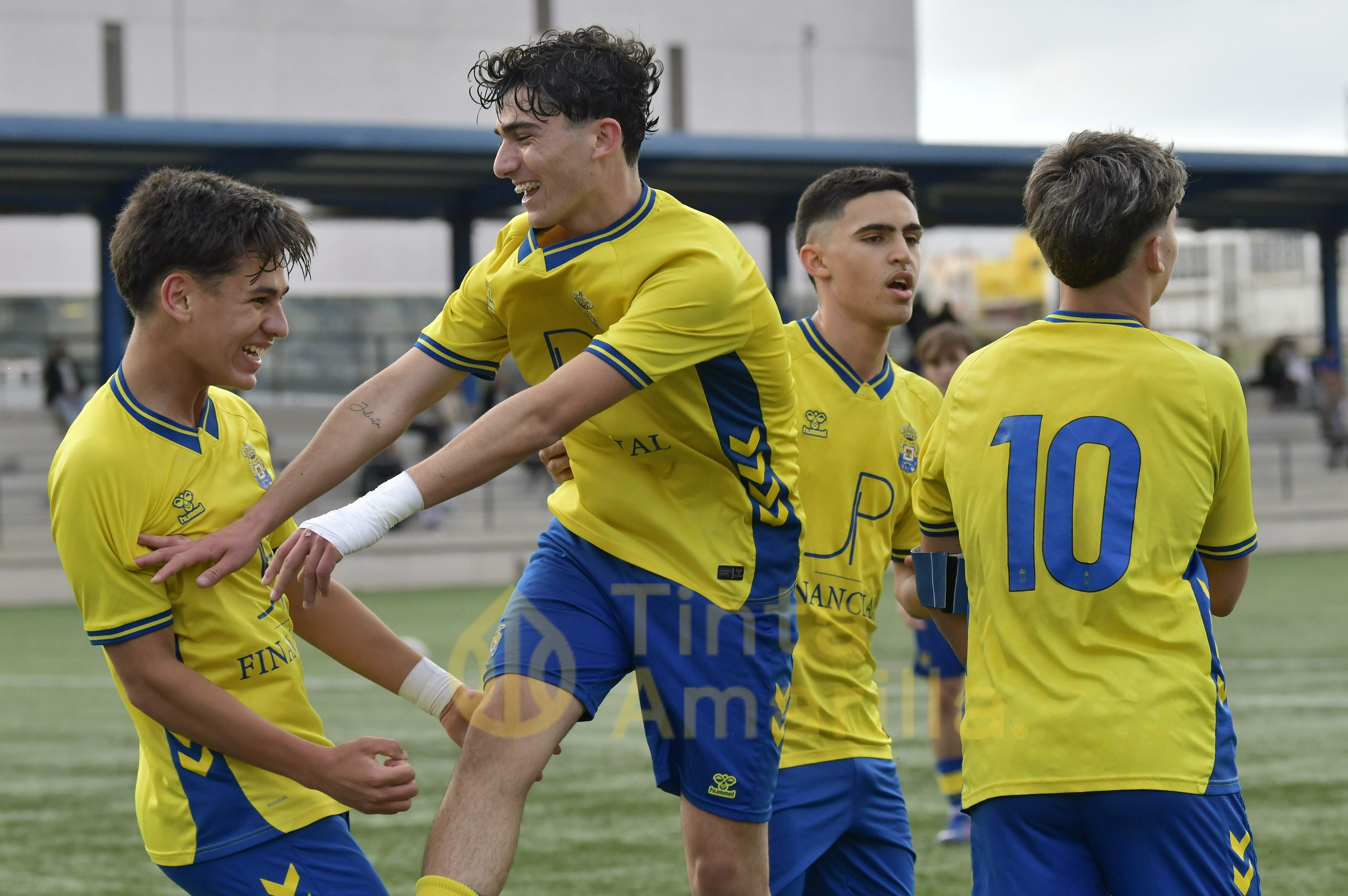 Fotos: El juvenil C de la UD ya tiene a tiro el título de su Liga
