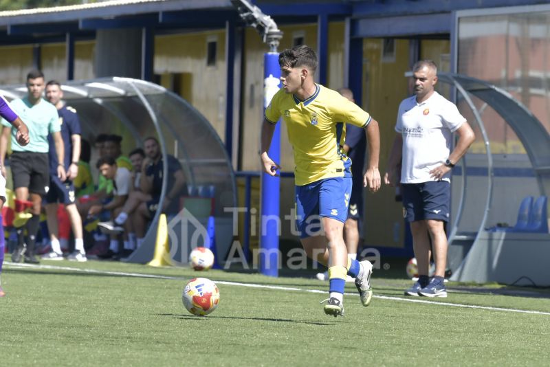 Fotos: El juvenil de la UD se las ingenia para mantener el liderato (3-0)