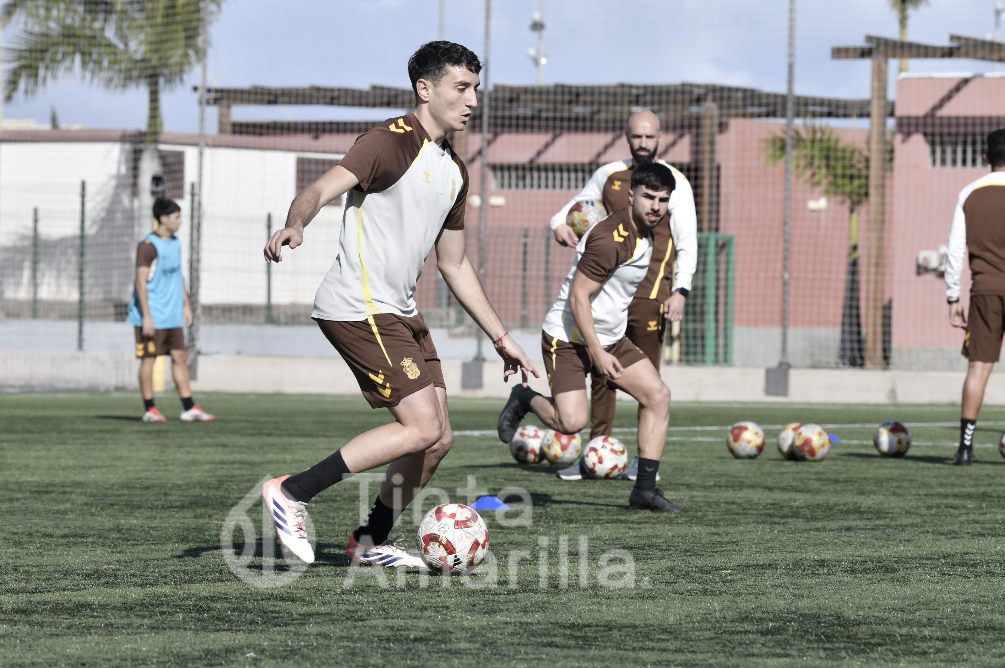 Fotos: Cacho prepara con Las Palmas Atlético el derbi de filiales
