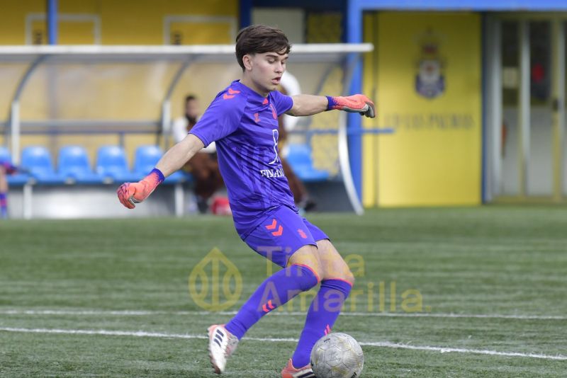 Fotos: El juvenil C de la UD ya tiene a tiro el título de su Liga