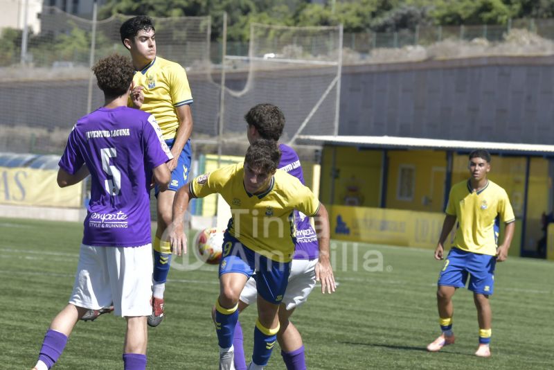 Fotos: El juvenil de la UD se las ingenia para mantener el liderato (3-0)