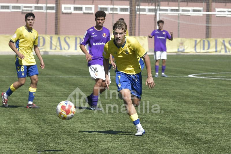 Fotos: El juvenil de la UD se las ingenia para mantener el liderato (3-0)