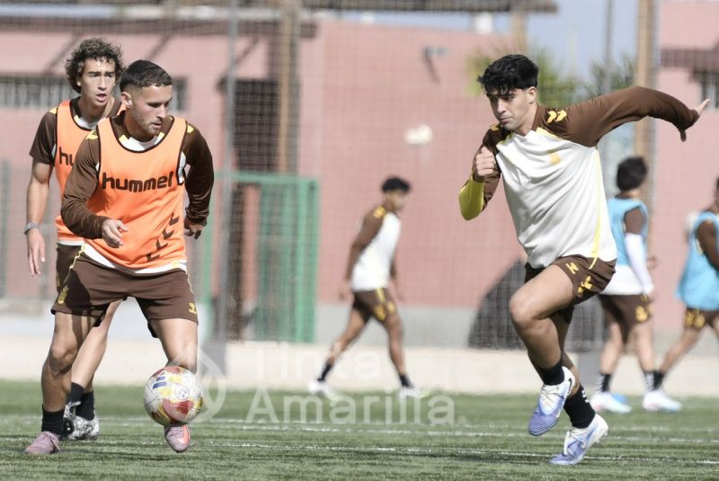 Fotos: Cacho prepara con Las Palmas Atlético el derbi de filiales