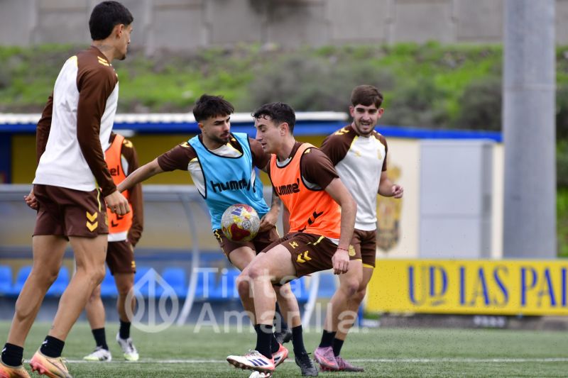 Fotos: Cacho prepara con Las Palmas Atlético el derbi de filiales