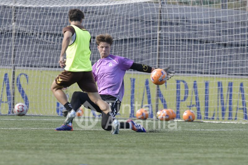 Fotos: Las Palmas C ya mira hacia el Juan Guedes