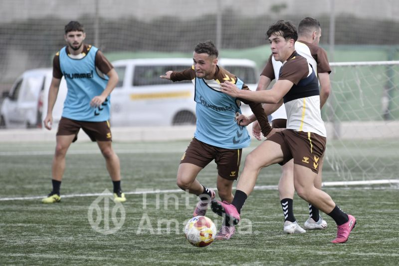 Fotos: Cacho prepara con Las Palmas Atlético el derbi de filiales