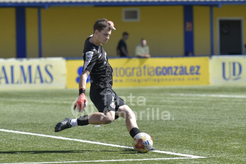 Fotos: El juvenil de la UD se las ingenia para mantener el liderato (3-0)