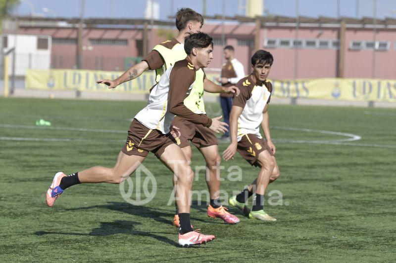 Fotos: Las Palmas C ya mira hacia el Juan Guedes