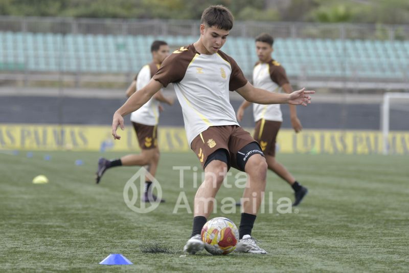 Fotos: Las Palmas C ya mira hacia el Juan Guedes