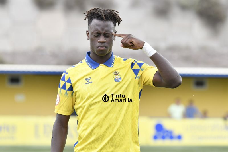 Las Palmas Atlético acaba la jornada como líder en solitario