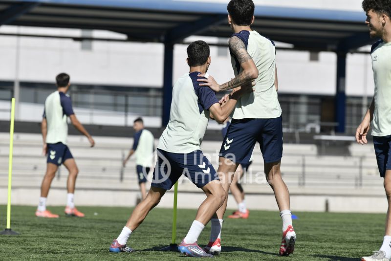 Fotos: Las Palmas C afina para recibir a un histórico