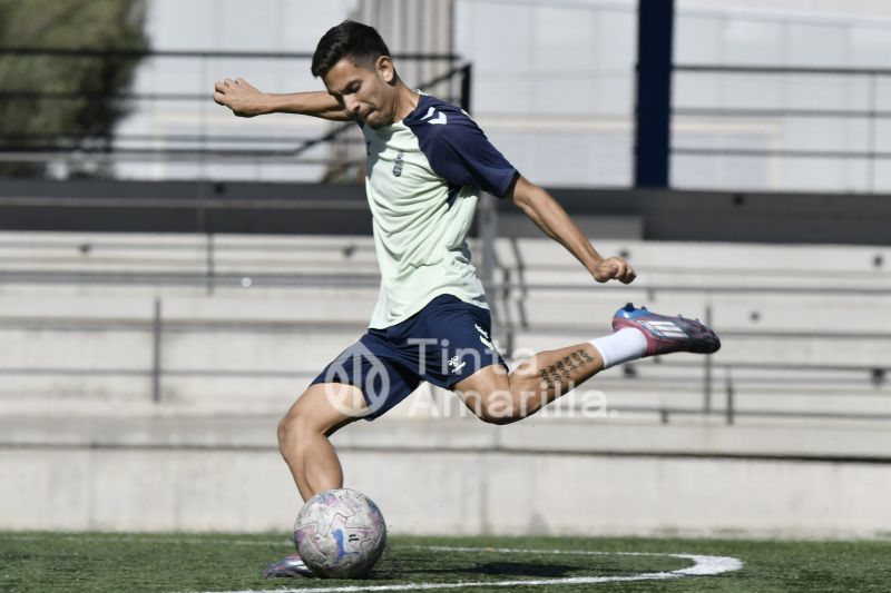 Fotos: Las Palmas C afina para recibir a un histórico