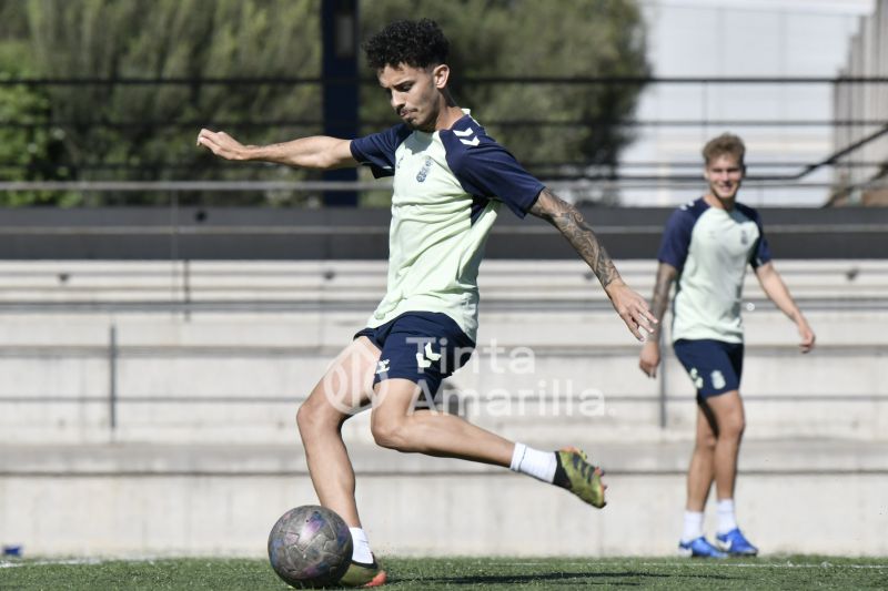 Fotos: Las Palmas C afina para recibir a un histórico
