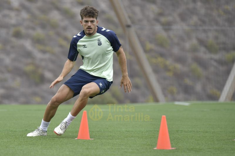 Fotos: Las Palmas Atlético pone su mira en un rival histórico del grupo canario