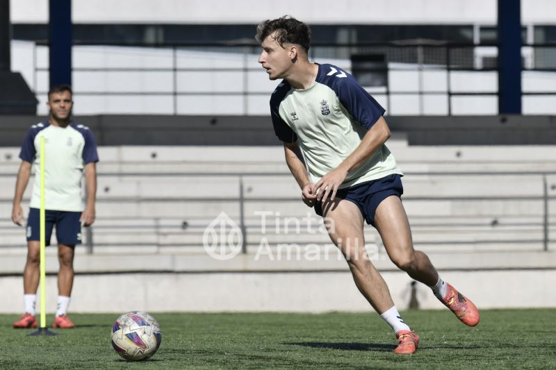 Fotos: Las Palmas C afina para recibir a un histórico