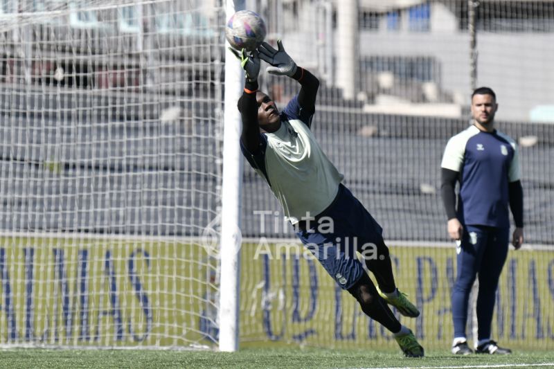 Fotos: Las Palmas C afina para recibir a un histórico