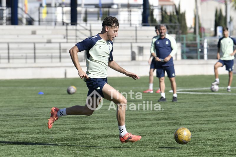 Fotos: Las Palmas C afina para recibir a un histórico